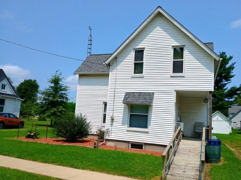 116 1st St., Bradford, IL 61421