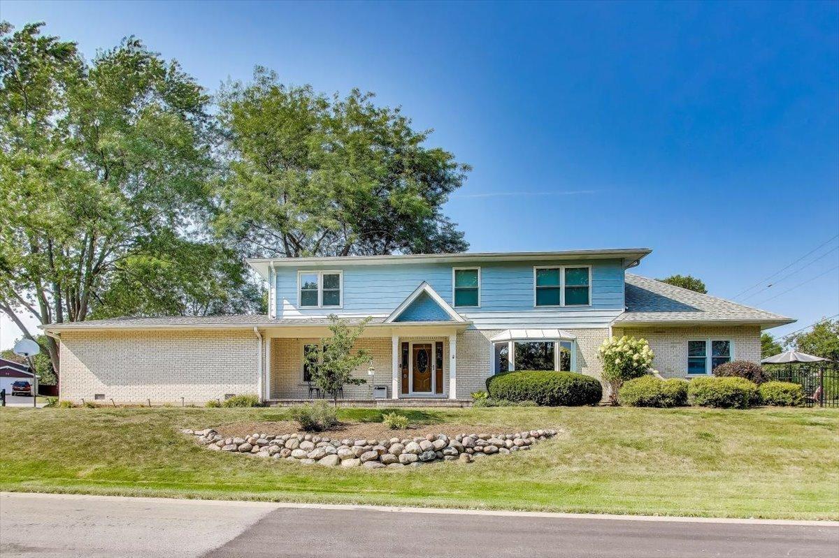 48 W Brentwood Dr., Palatine, IL 60074