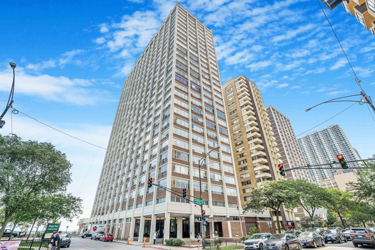 6171 N Sheridan Rd. #2804, Chicago, IL 60660