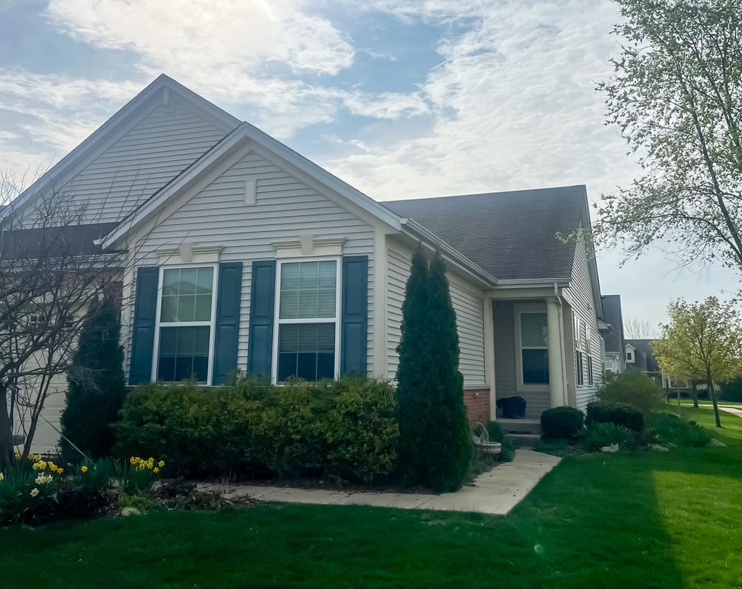 2836 Hillcrest Cir., Naperville, IL 60564