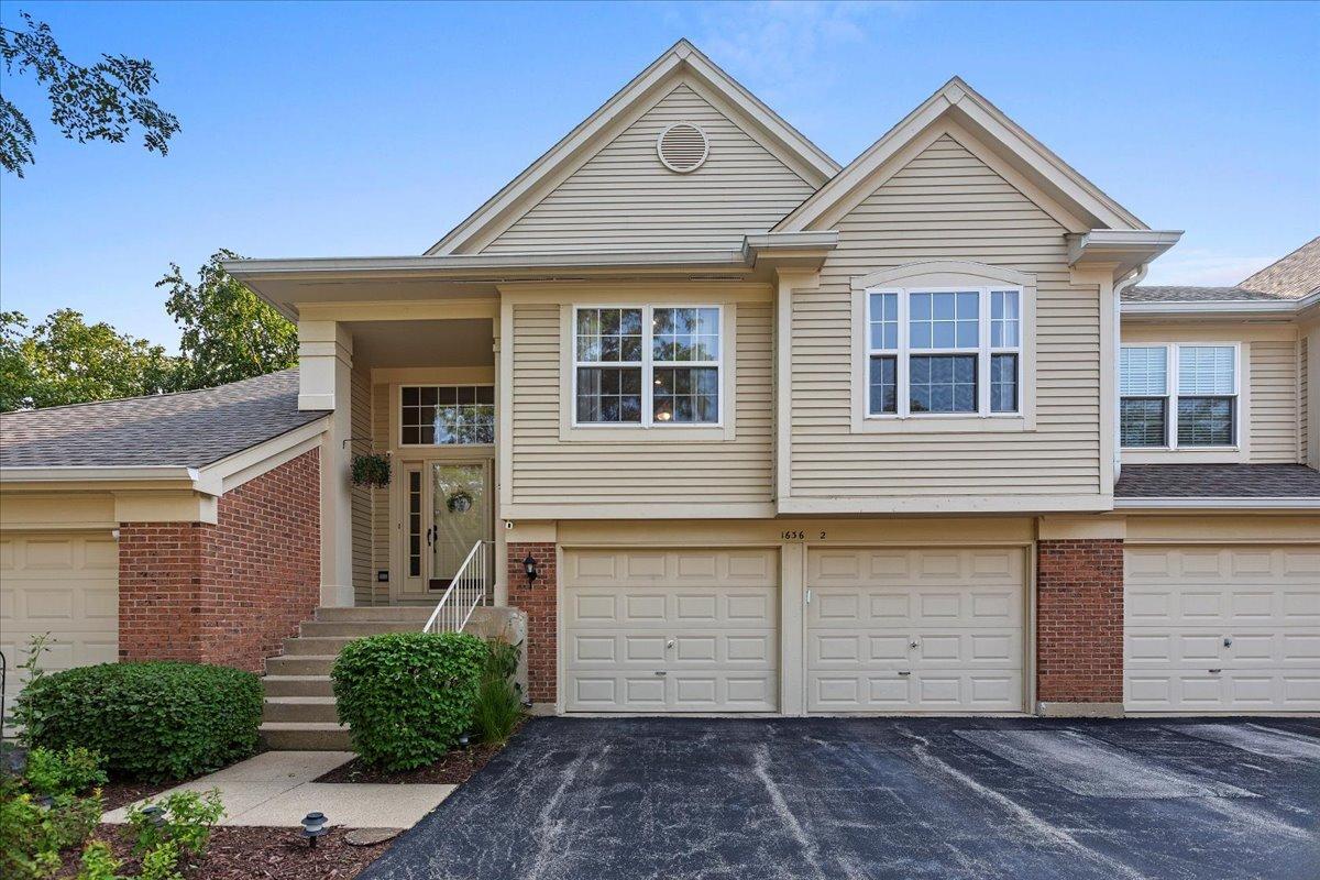 1636 Columbia Cir. #2, Bartlett, IL 60103