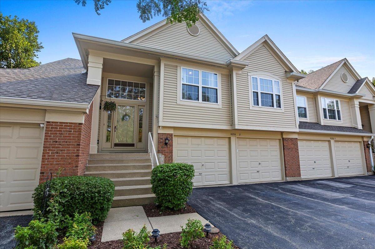 1636 Columbia Cir. #2, Bartlett, IL 60103