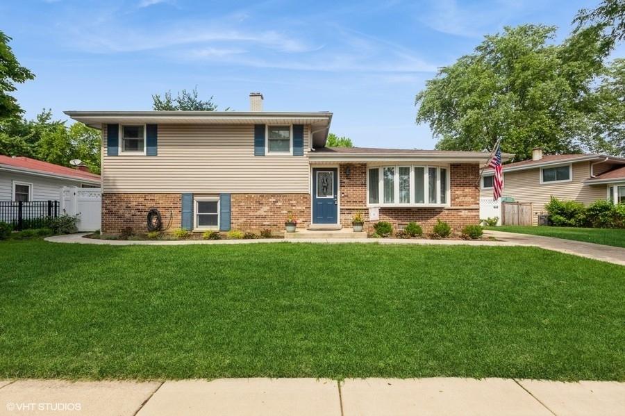 610 Bryn Mawr Ave., Bartlett, IL 60103