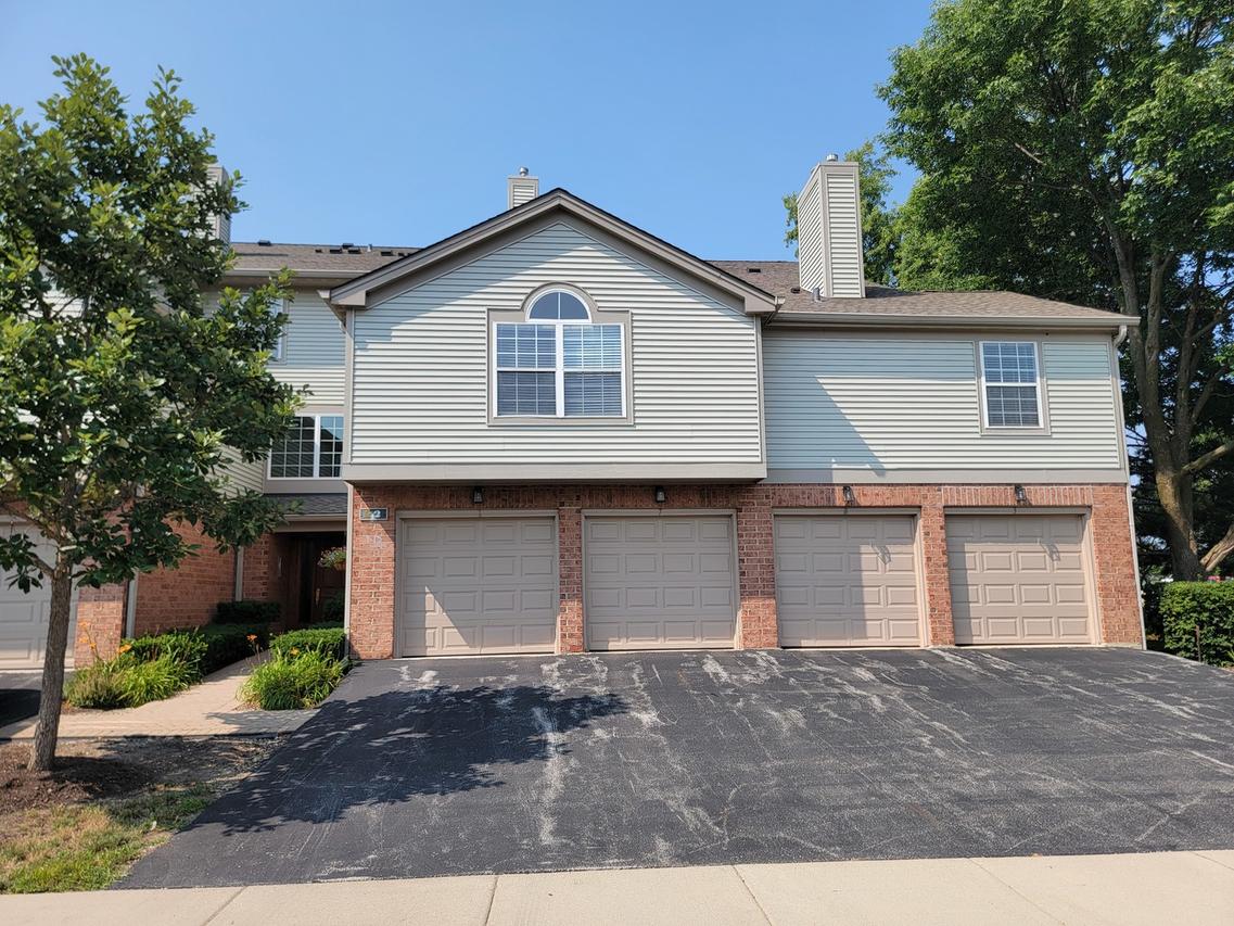 2 Kristin Cir. #7, Schaumburg, IL 60195