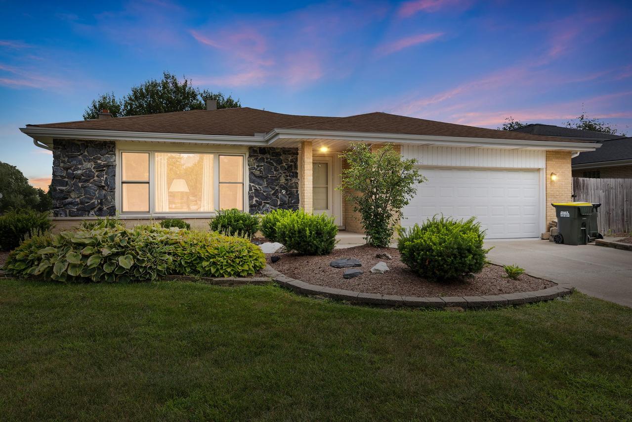 1409 S William St., Westmont, IL 60559
