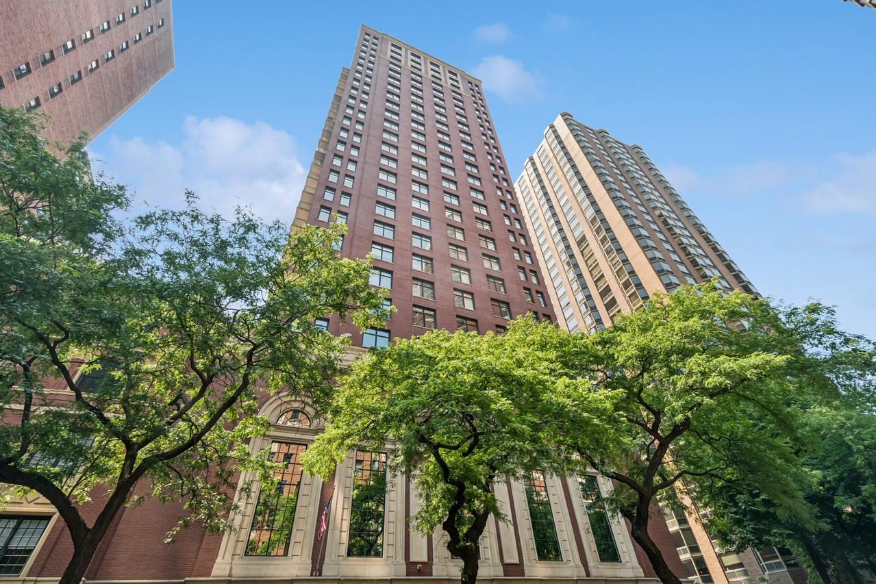 1122 N Dearborn St. #8E, Chicago, IL 60610