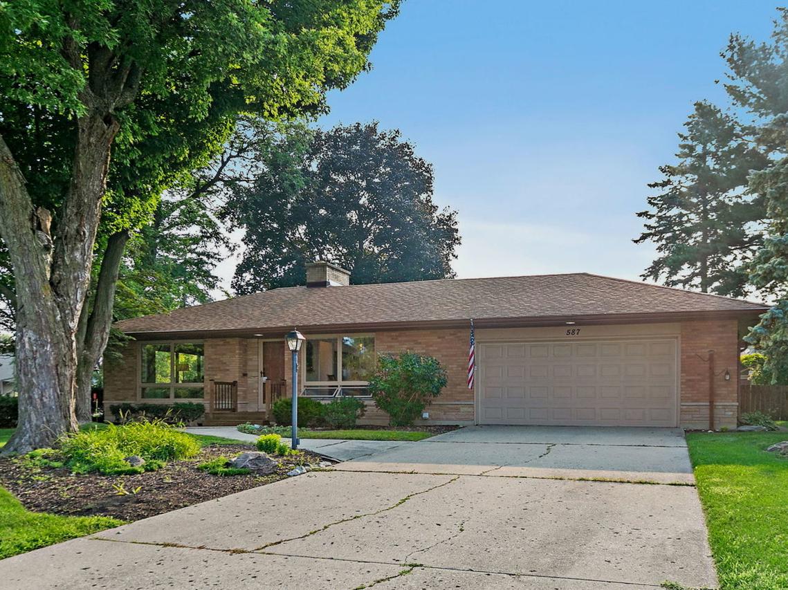 587 N Clifton Ave., Elgin, IL 60123