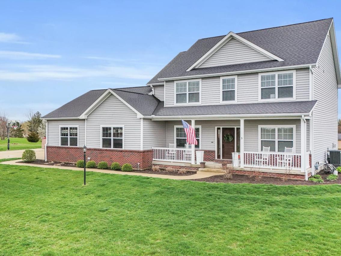 5 Fieldcrest Dr., Monticello, IL 61856