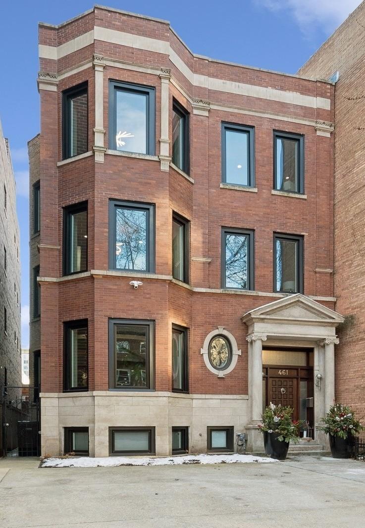 461 W Melrose St., Chicago, IL 60657