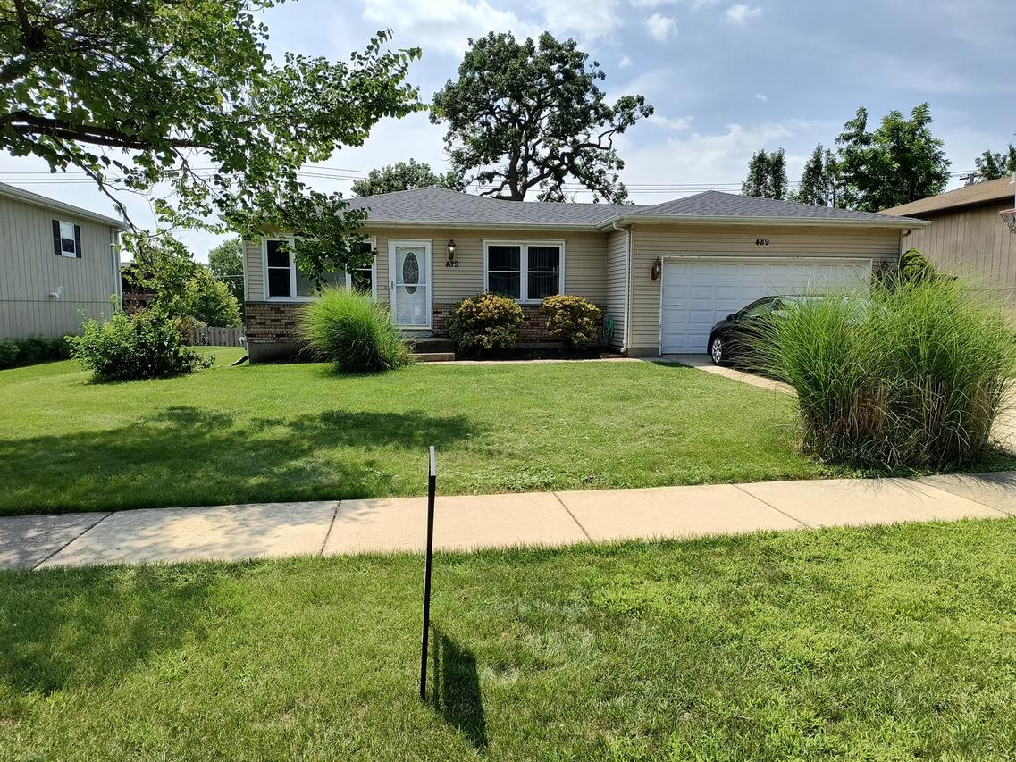 489 Franklin Dr., South Elgin, IL 60177