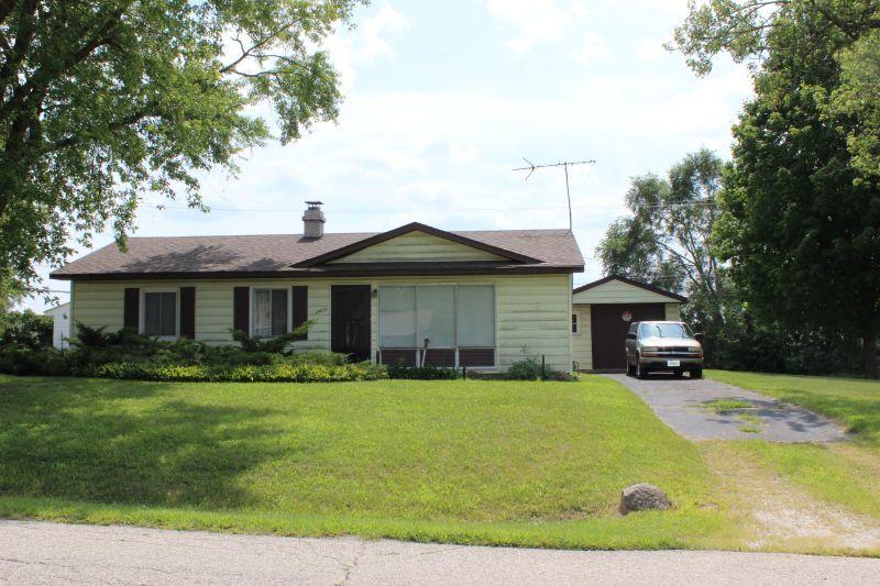 2413 Country Ln., Mchenry, IL 60051