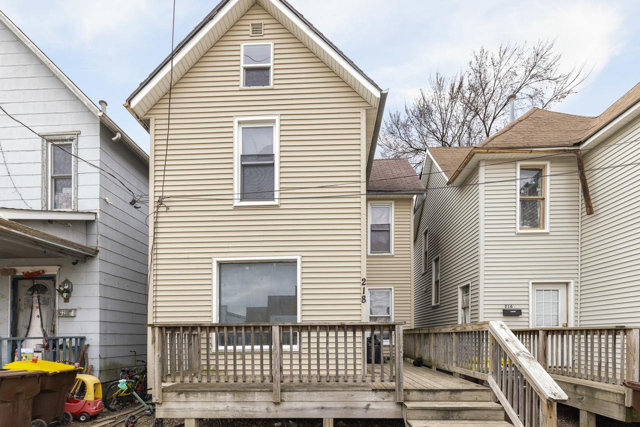 218 S Walnut Ave., Freeport, IL 61032