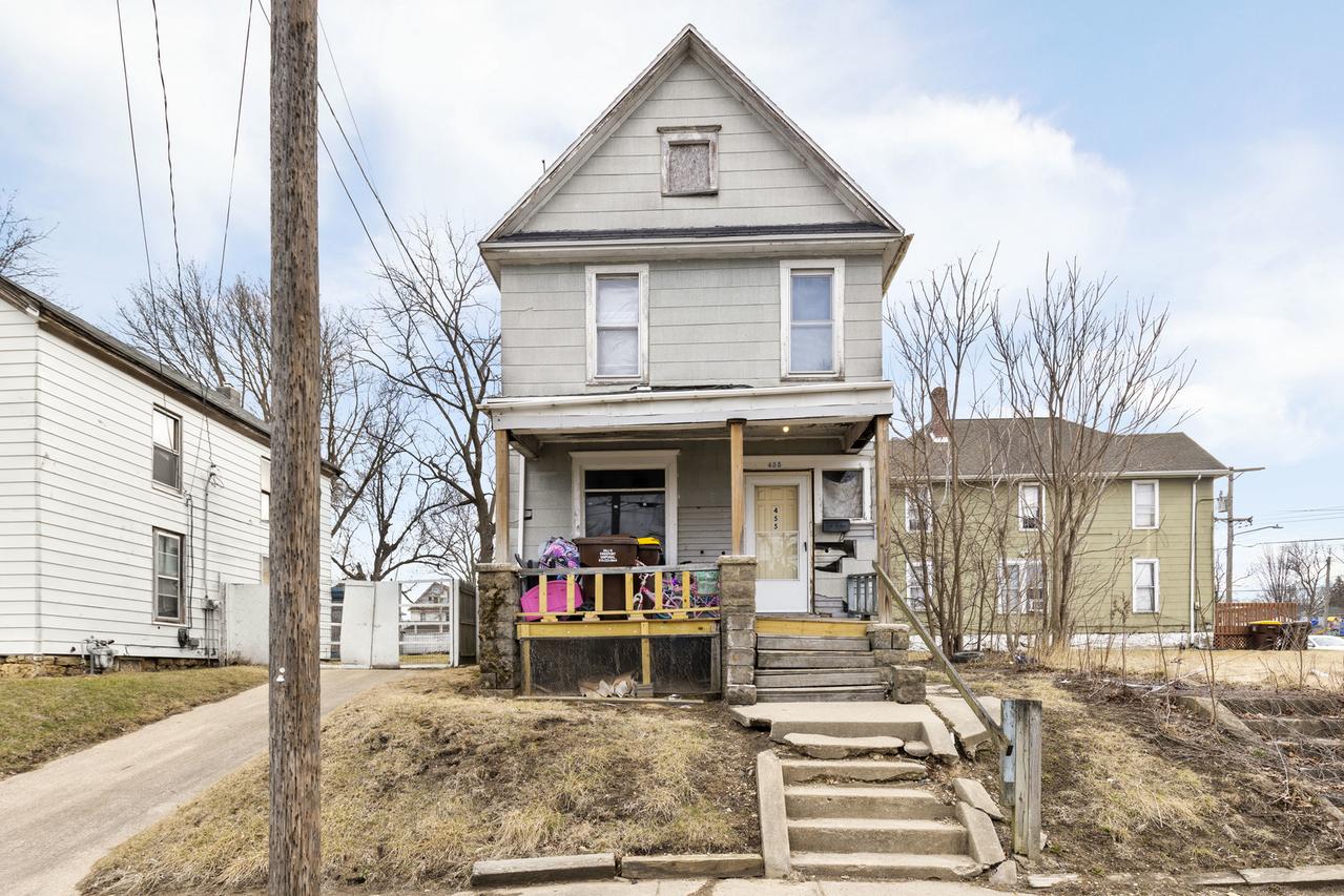 455 S State Ave., Freeport, IL 61032