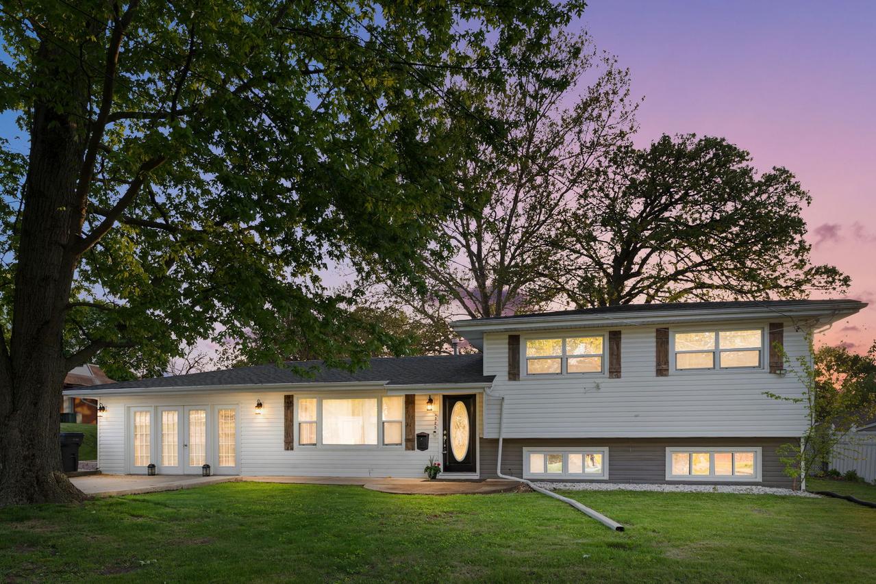 1325 Douglas Ave., Montgomery, IL 60538