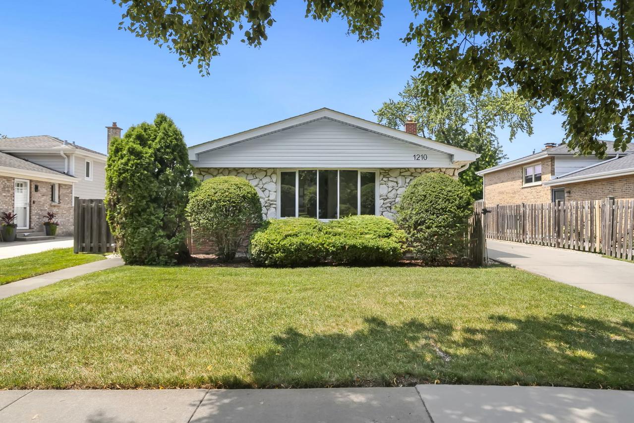 1210 S Douglas Ave., Arlington Heights, IL 60005