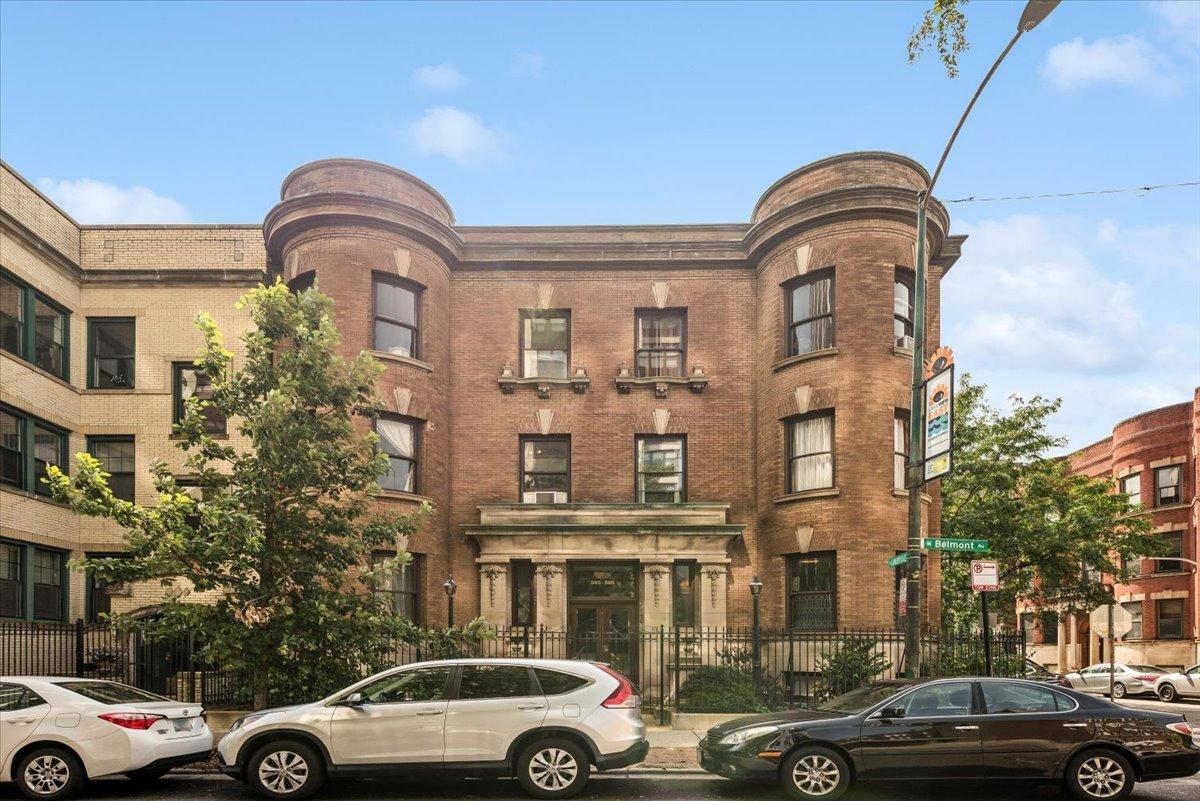 523 W Belmont Ave. #2E, Chicago, IL 60657