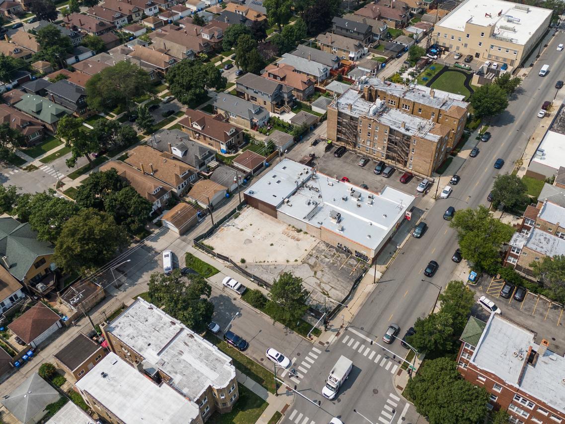 5401 W Montrose Ave., Chicago, IL 60641
