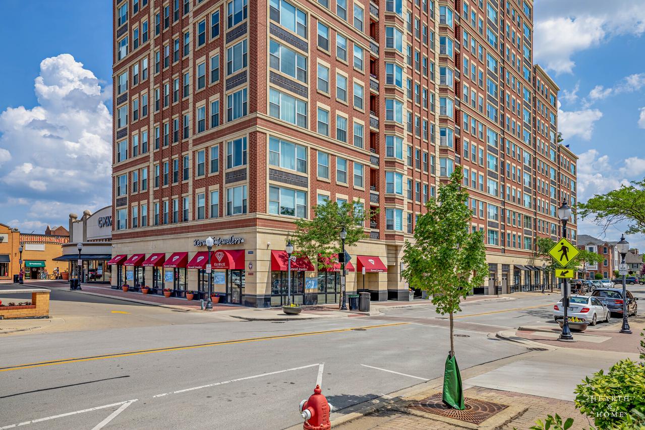 77 S Evergreen Ave. #403, Arlington Heights, IL 60005