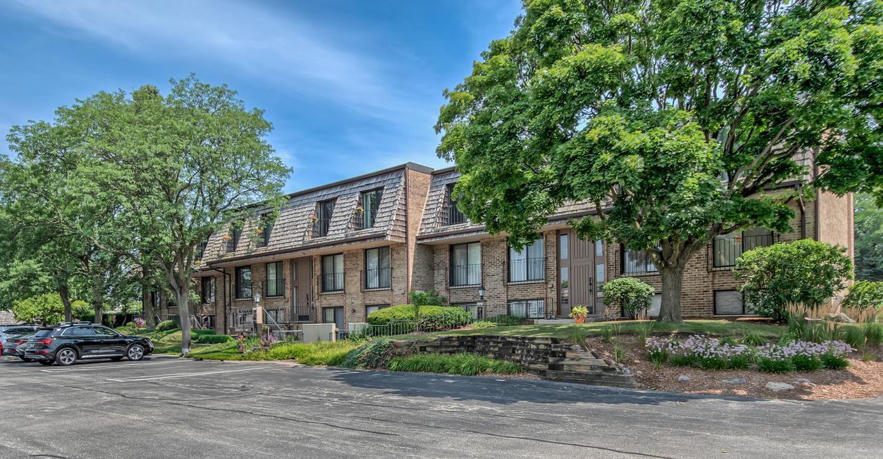 1721 Northfield Sq. #E, Northfield, IL 60093