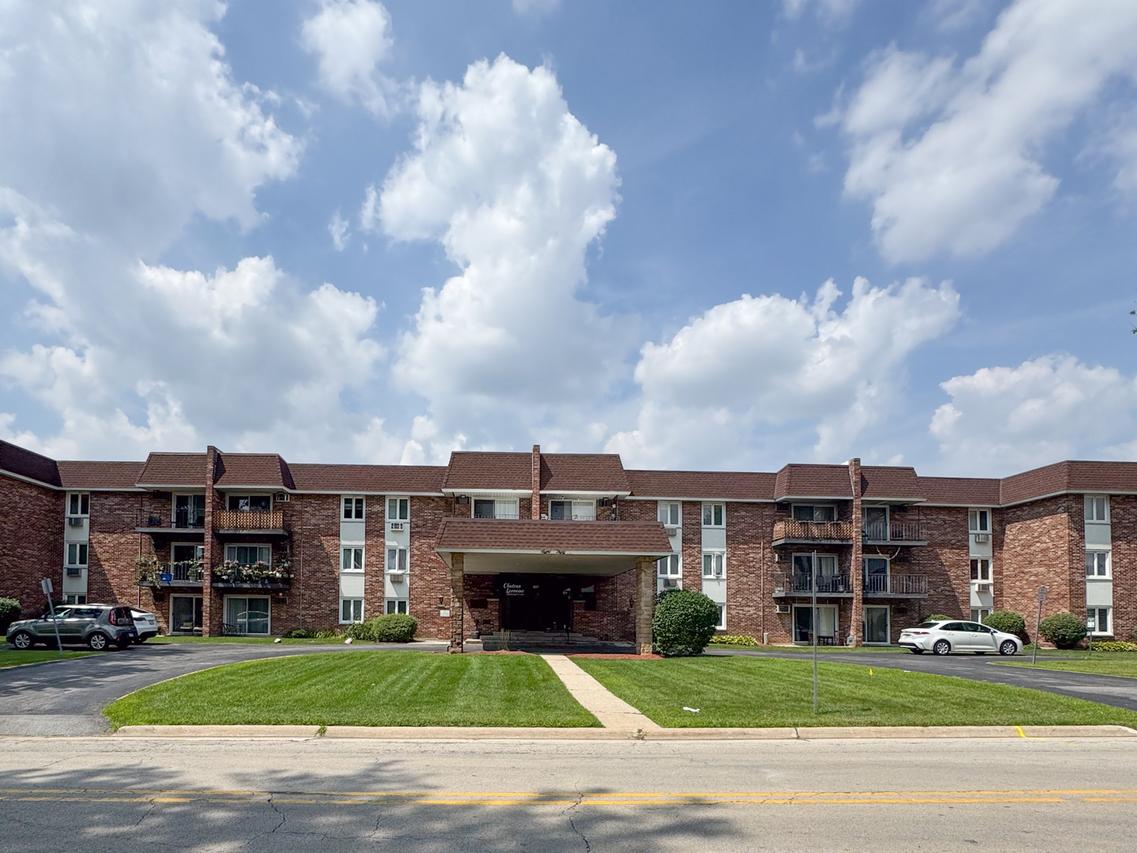 850 S Lorraine Rd. #2C, Wheaton, IL 60189