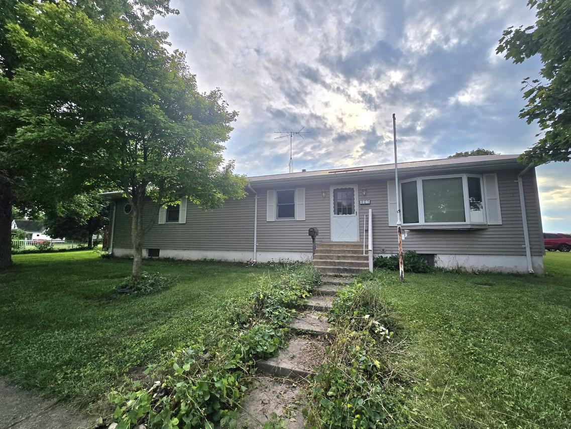 807 Second St., Beaverville, IL 60912