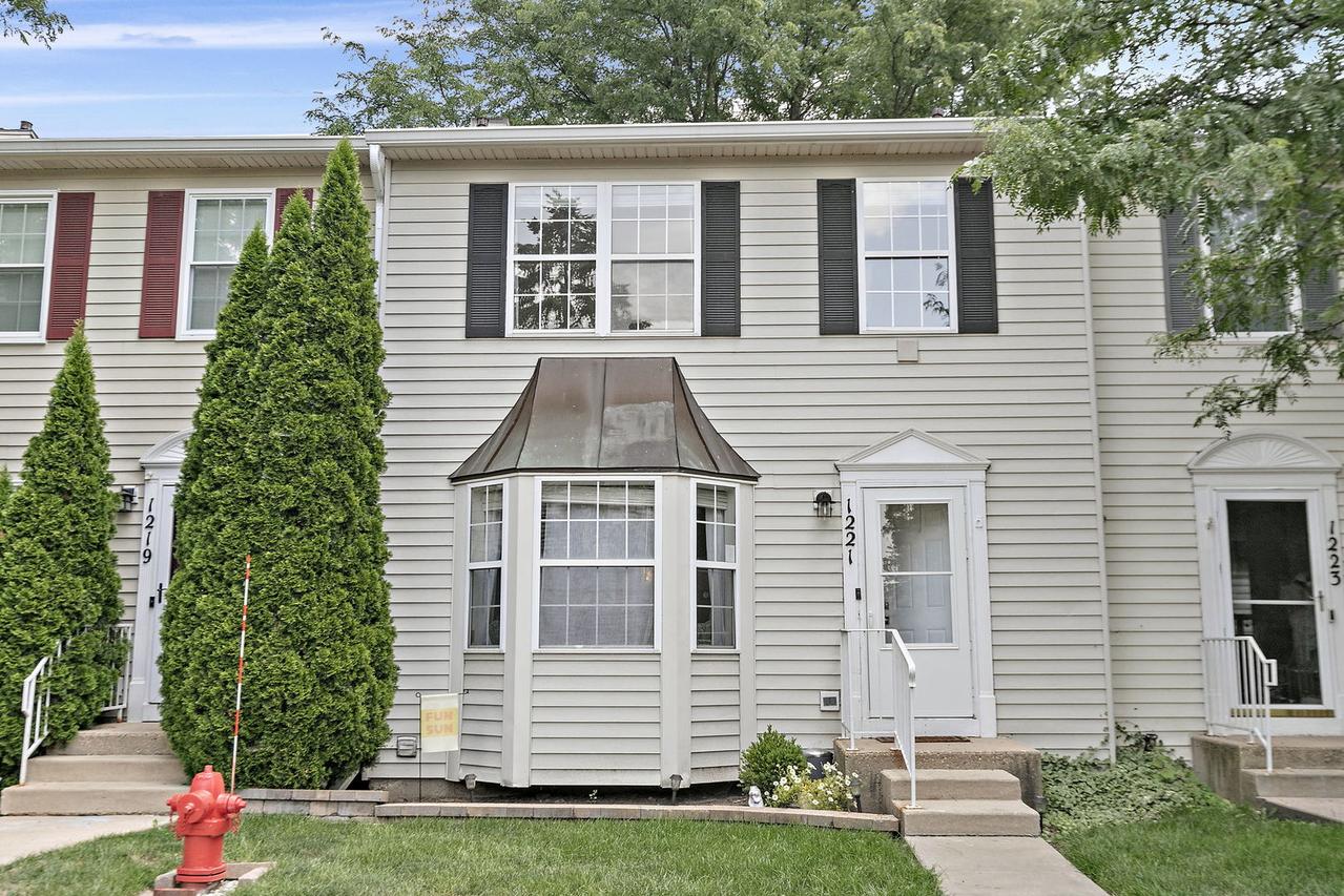 1221 Koster Ct., Geneva, IL 60134