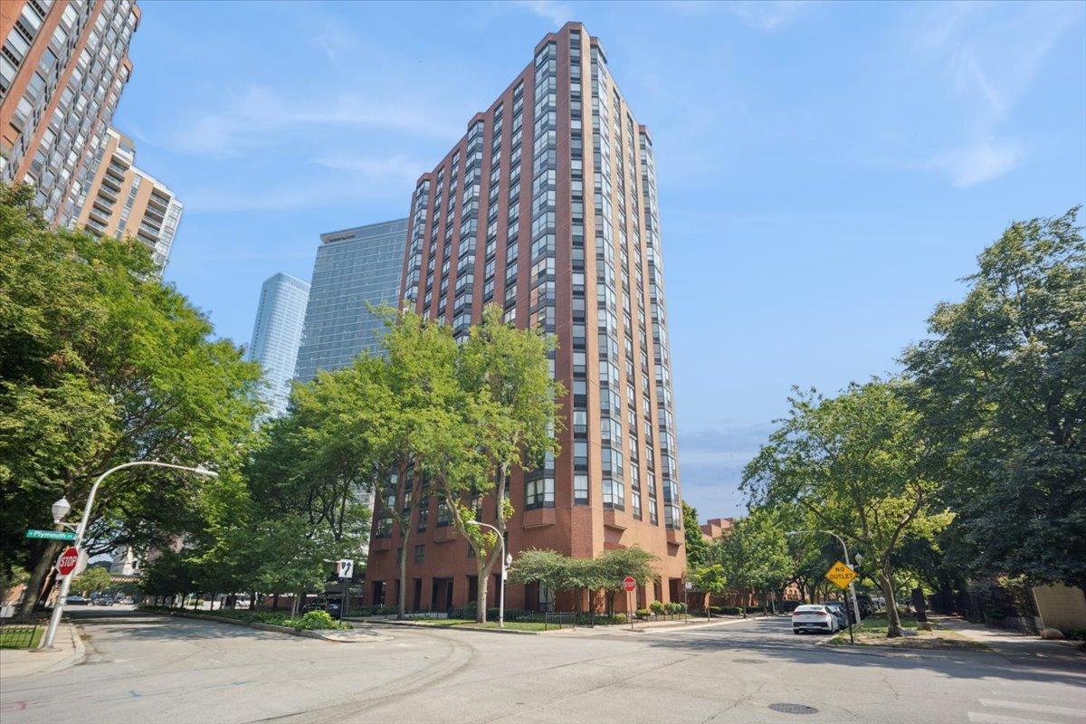 901 S Plymouth Ct. #802, Chicago, IL 60605