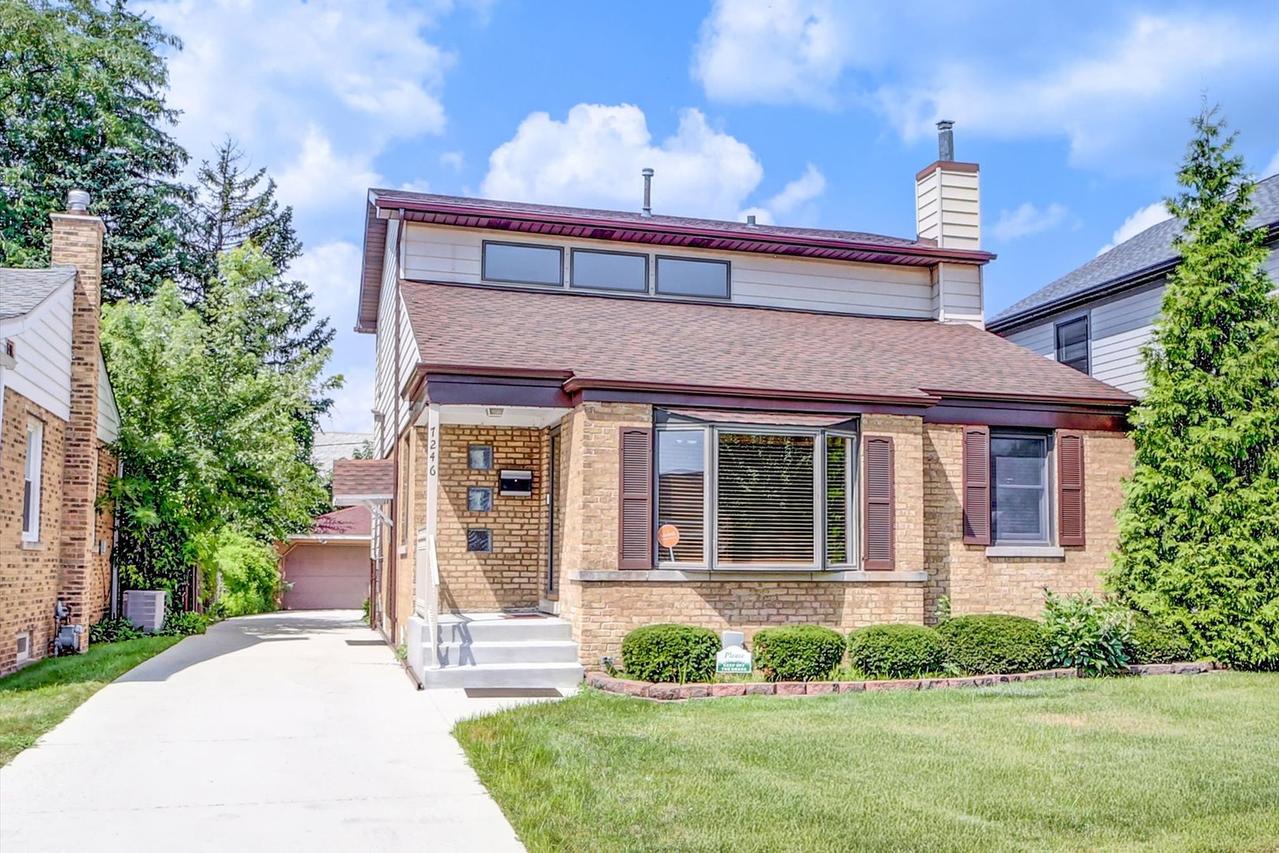 7246 N Meade Ave., Chicago, IL 60646