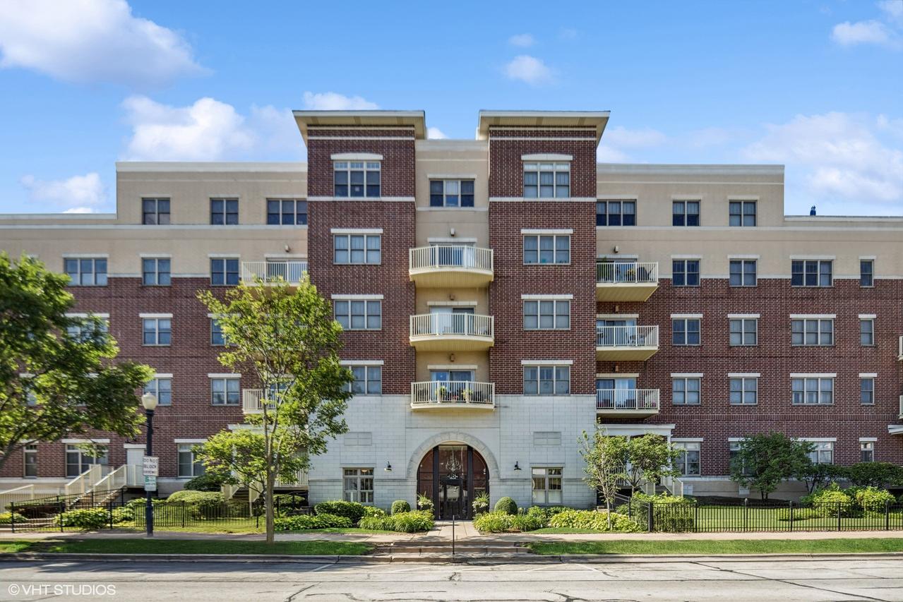 965 Rogers St. #202, Downers Grove, IL 60515