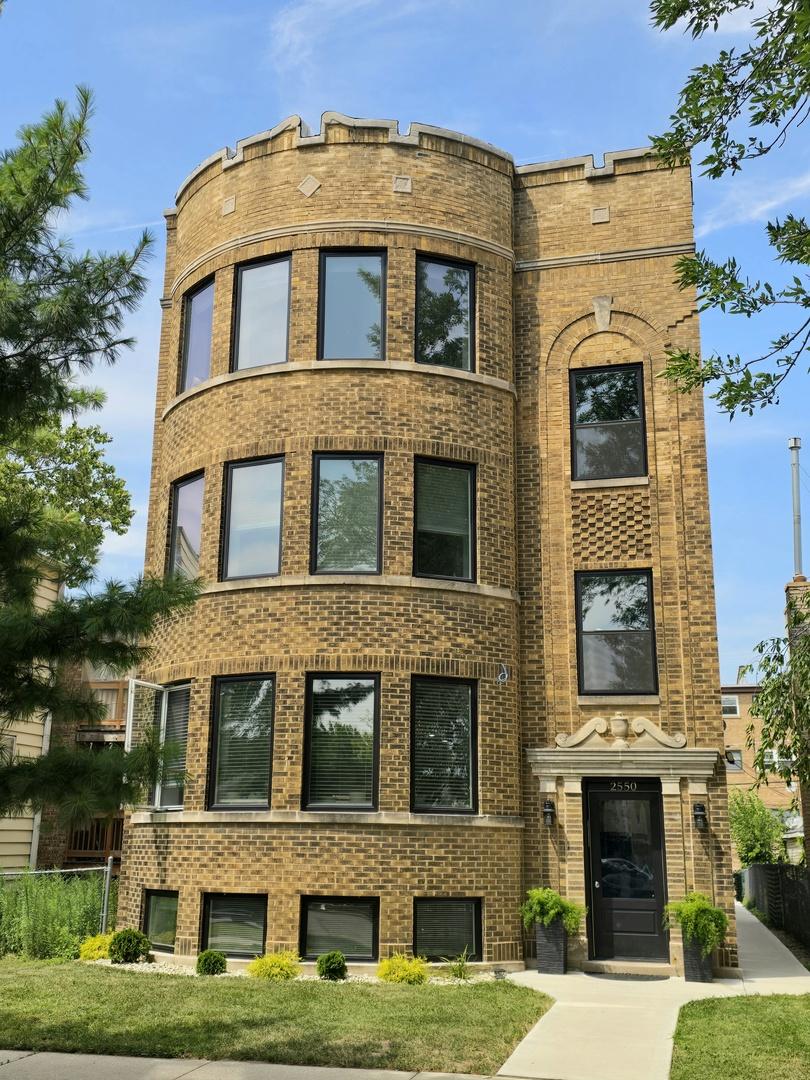 2550 W Balmoral Ave., Chicago, IL 60625