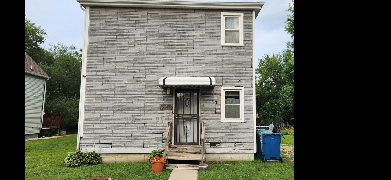 15237 4th Ave., Phoenix, IL 60426