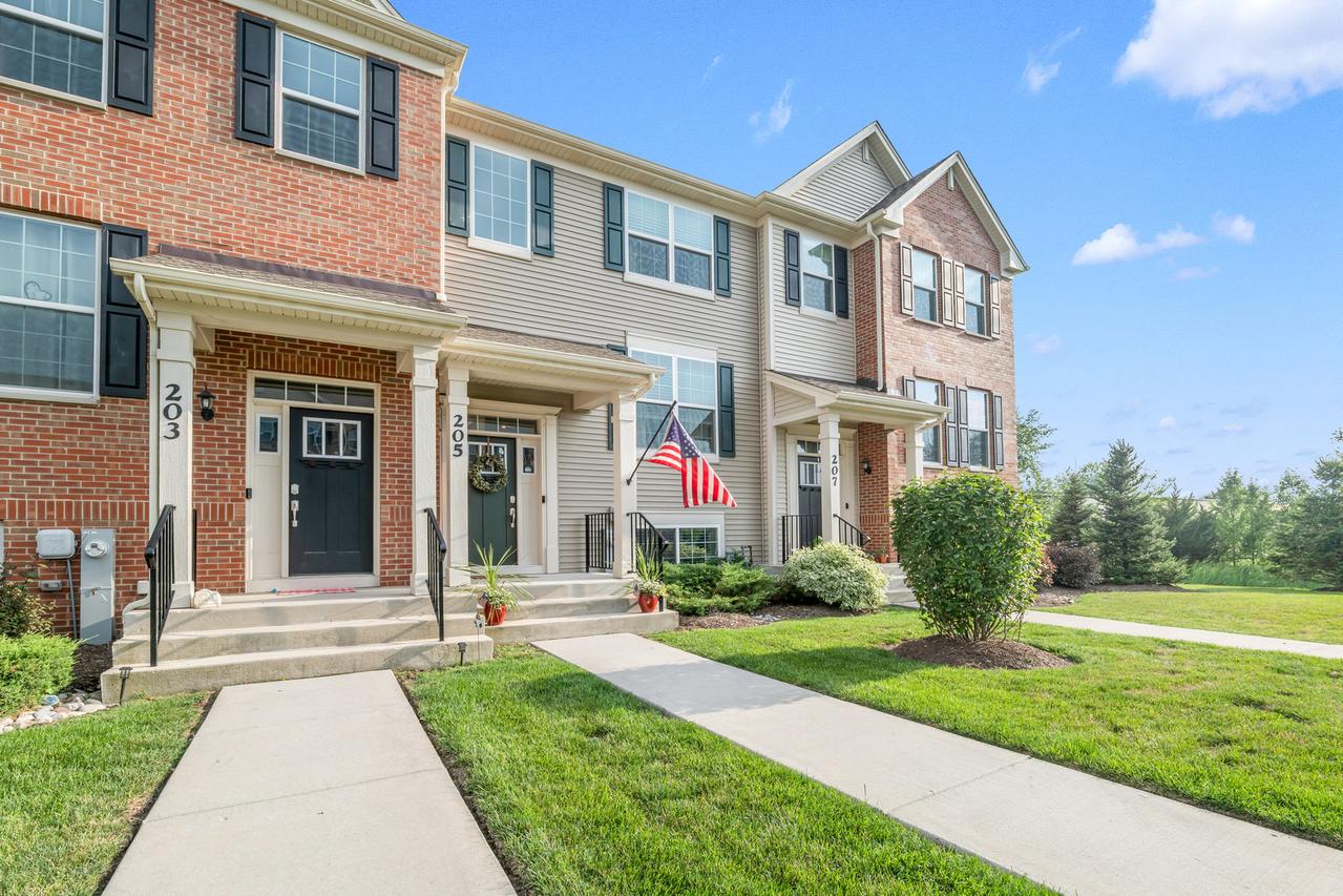 205 Lakeshore Dr., Oswego, IL 60543