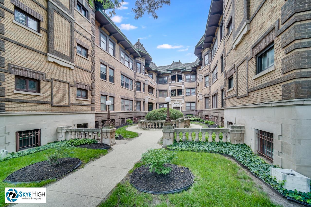 945 E Hyde Park Blvd. #2, Chicago, IL 60615