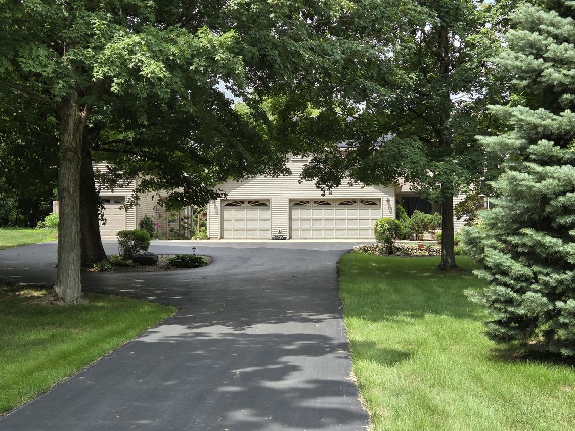 37322 Comanche Dr., Saybrook, IL 61770