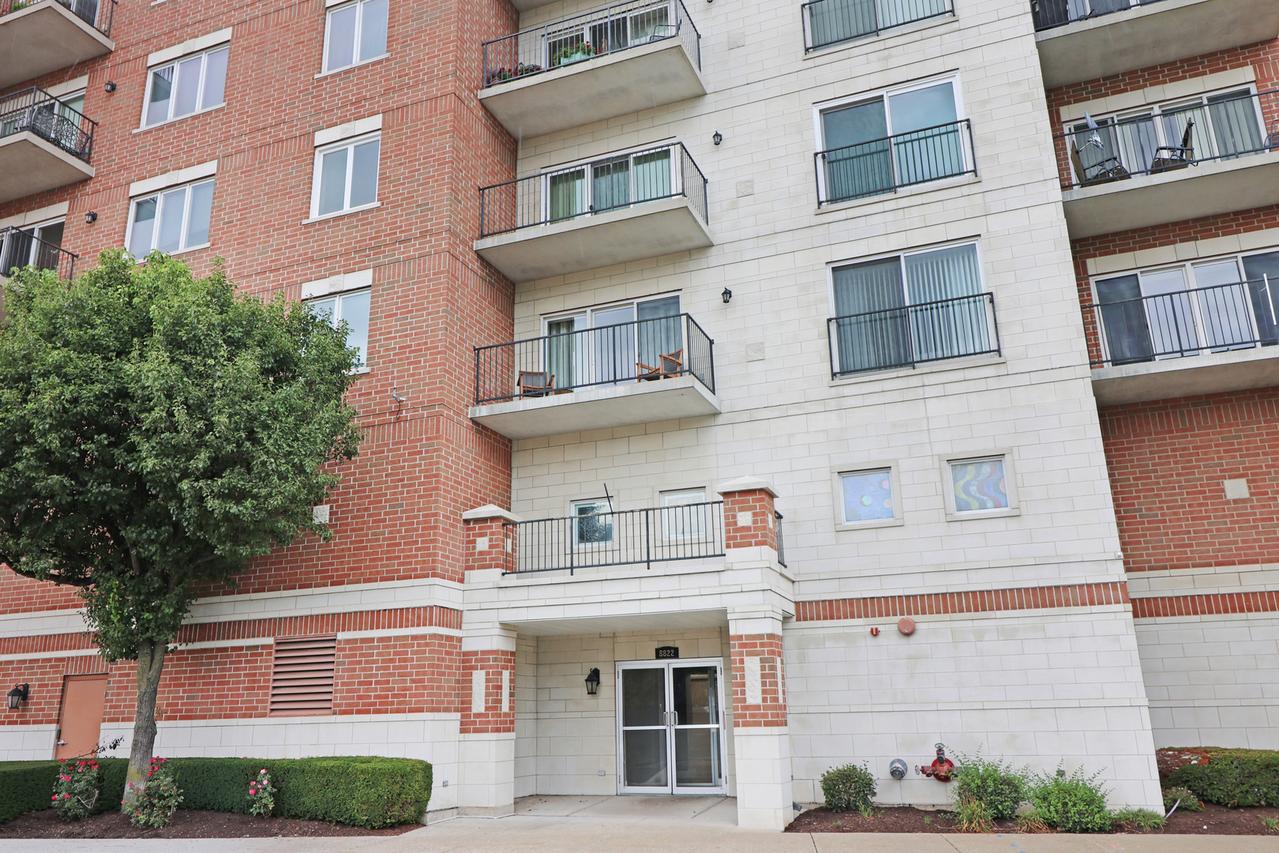 8822 Brookfield Ave. #305, Brookfield, IL 60513