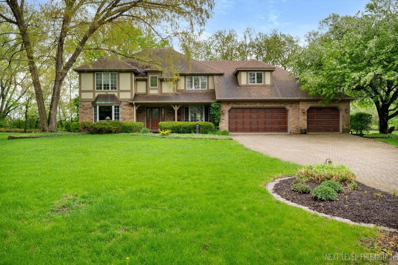 7N075 Hastings Dr., St. Charles, IL 60175