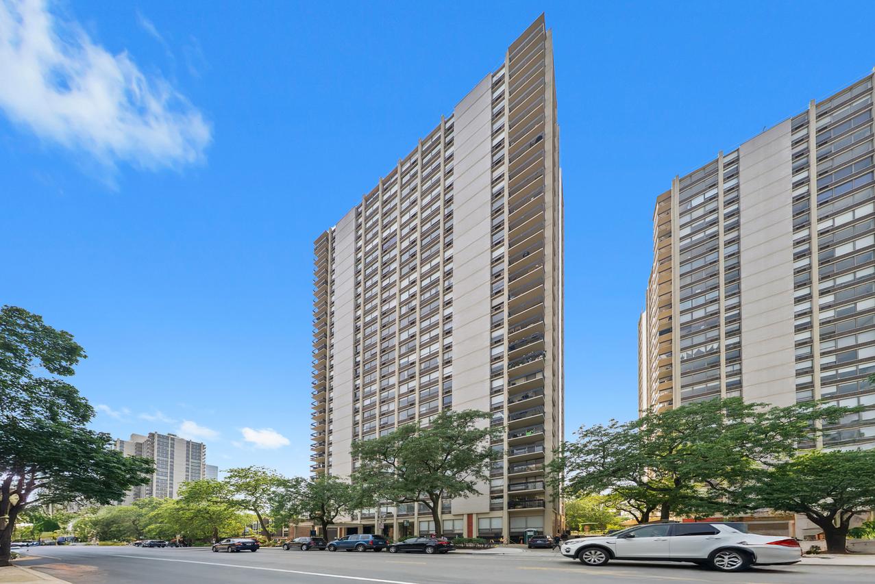1355 N Sandburg Ter. #1101D, Chicago, IL 60610