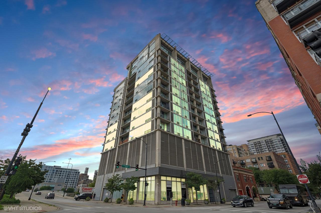 700 W Van Buren St. #1007, Chicago, IL 60607
