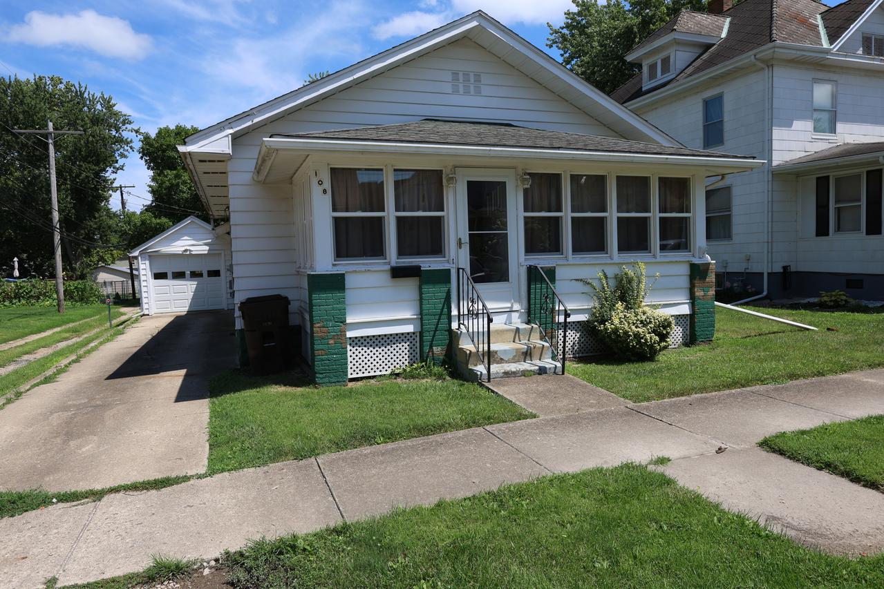 108 S Elizabeth St., Clinton, IL 61727