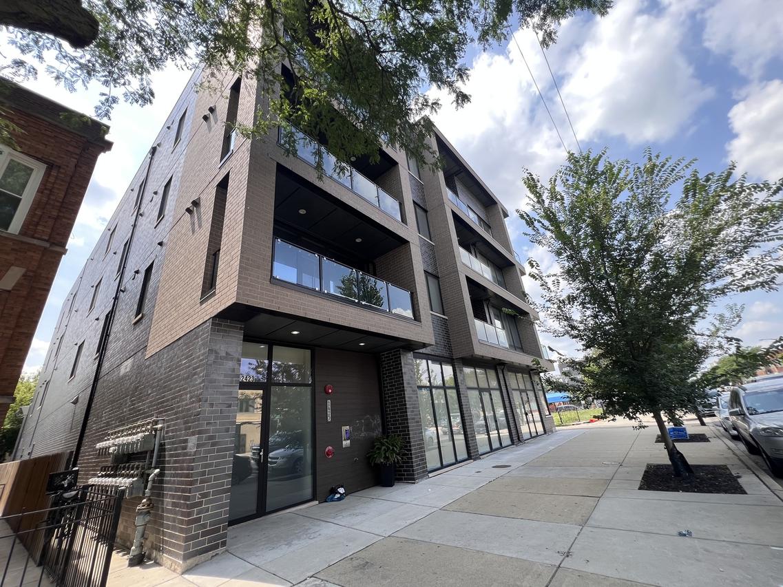 2423 W Fullerton Ave. #4G, Chicago, IL 60647