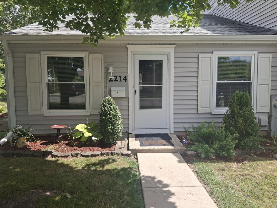 2214 Dorchester Ct., Schaumburg, IL 60194