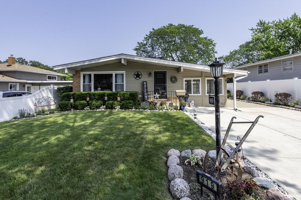 919 Charles Ave., Winthrop Harbor, IL 60096