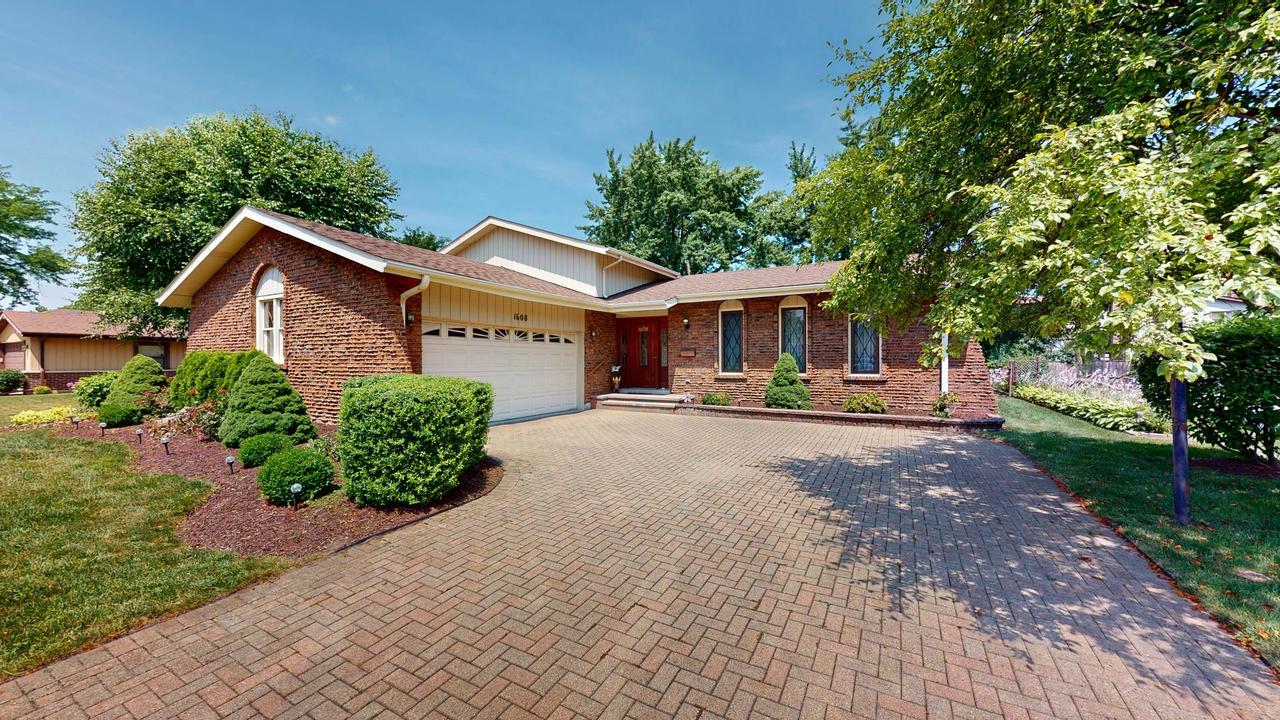 1608 E Crabtree Dr., Arlington Heights, IL 60004