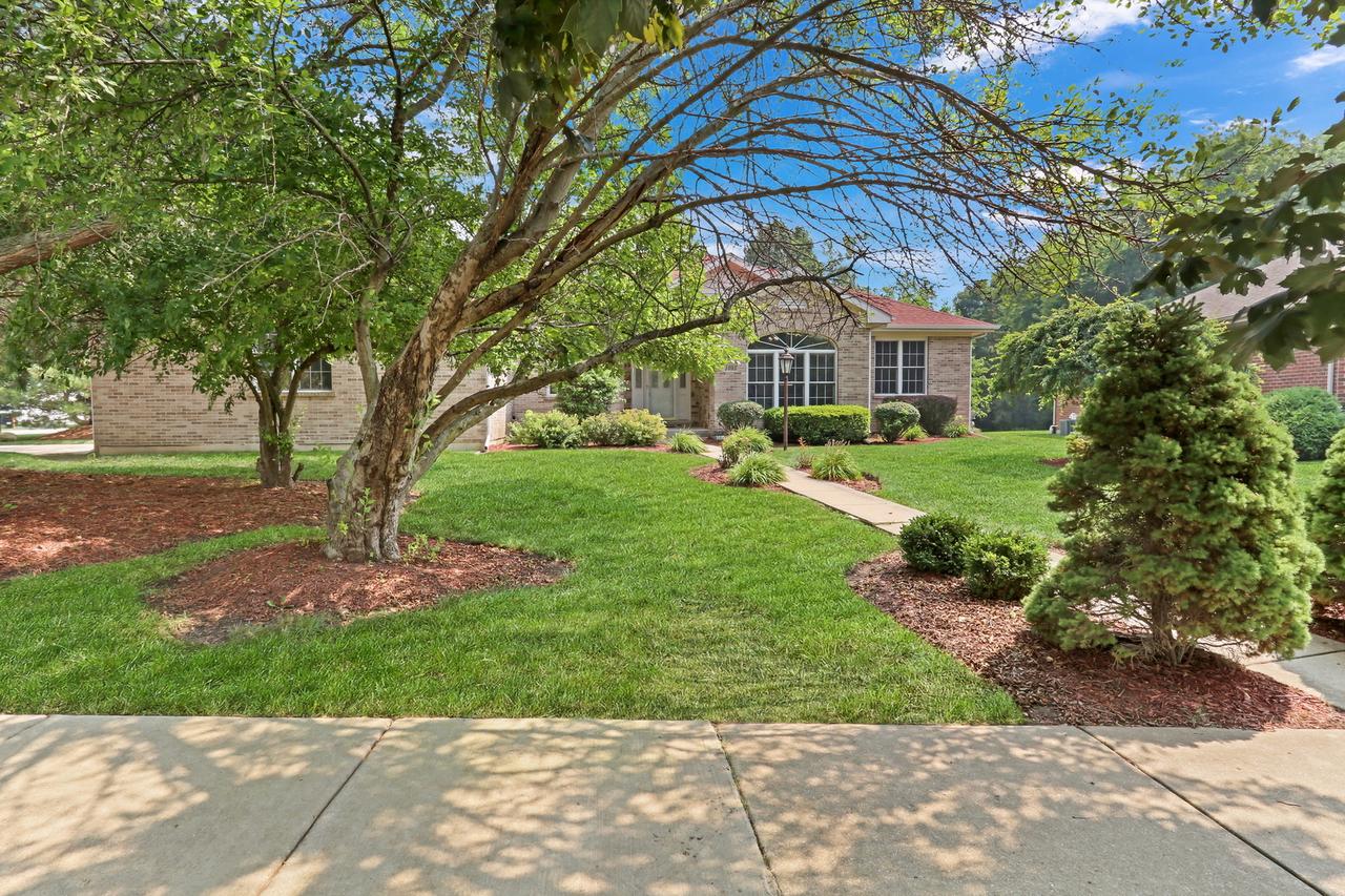 1093 Suffolk Ct., Gurnee, IL 60031