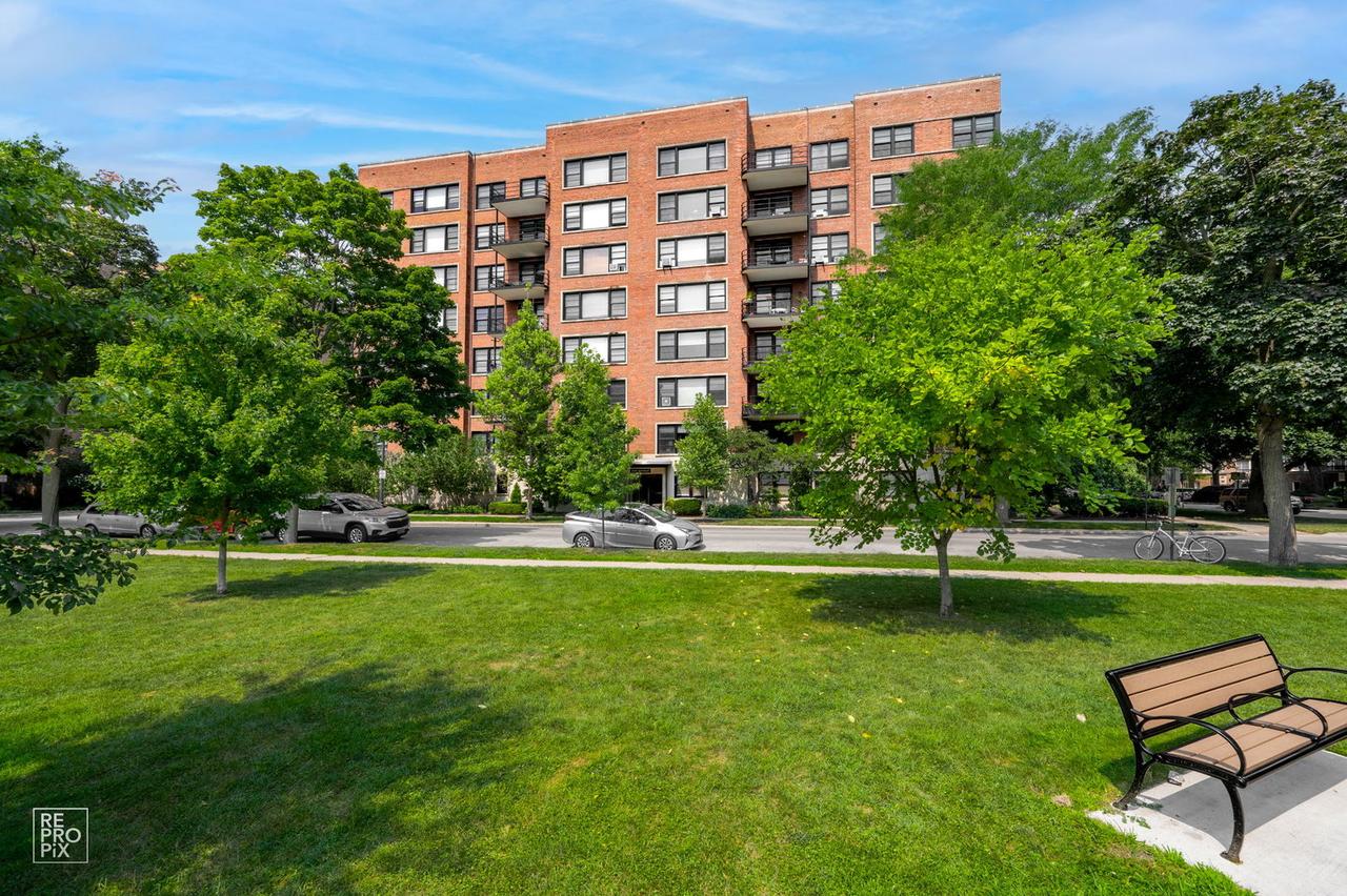 1500 Hinman Ave. #302, Evanston, IL 60201