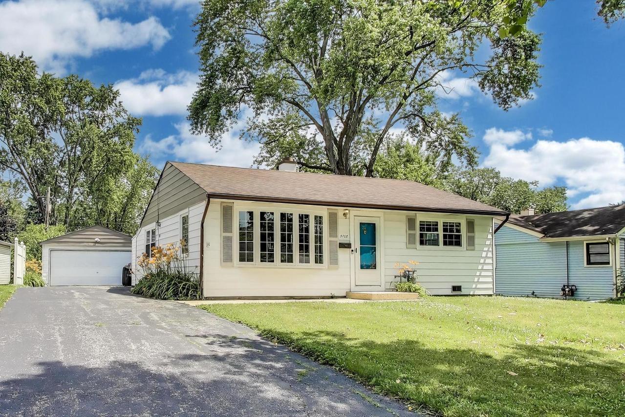 3708 Bluebird Ln., Rolling Meadows, IL 60008