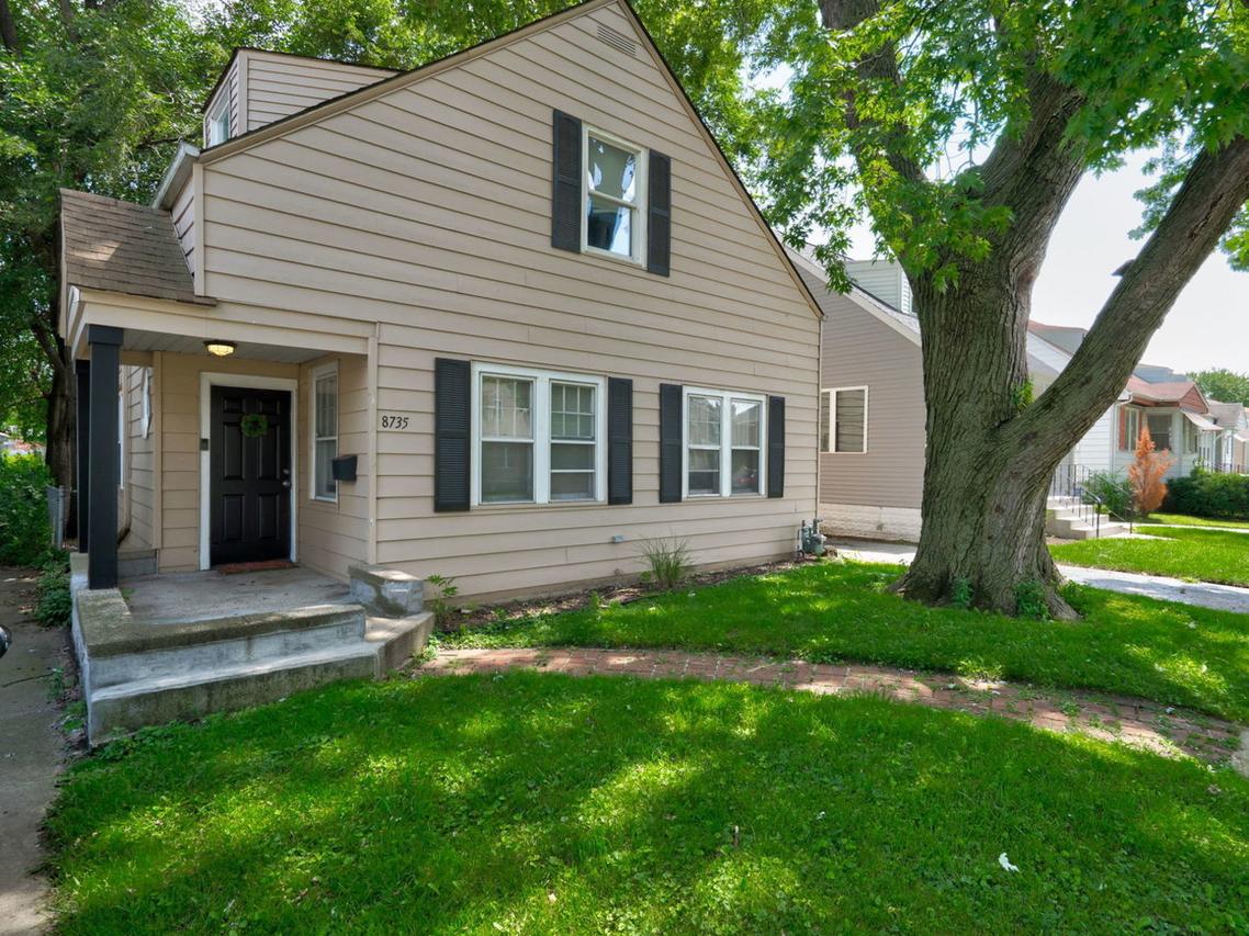 8735 S Sacramento Ave., Evergreen Park, IL 60805