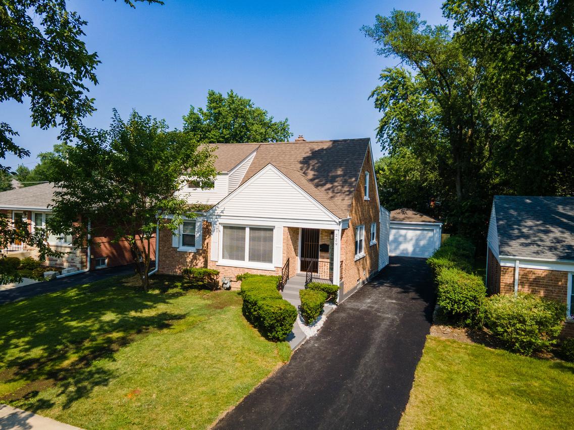 229 Harlem Ave., Glenview, IL 60025