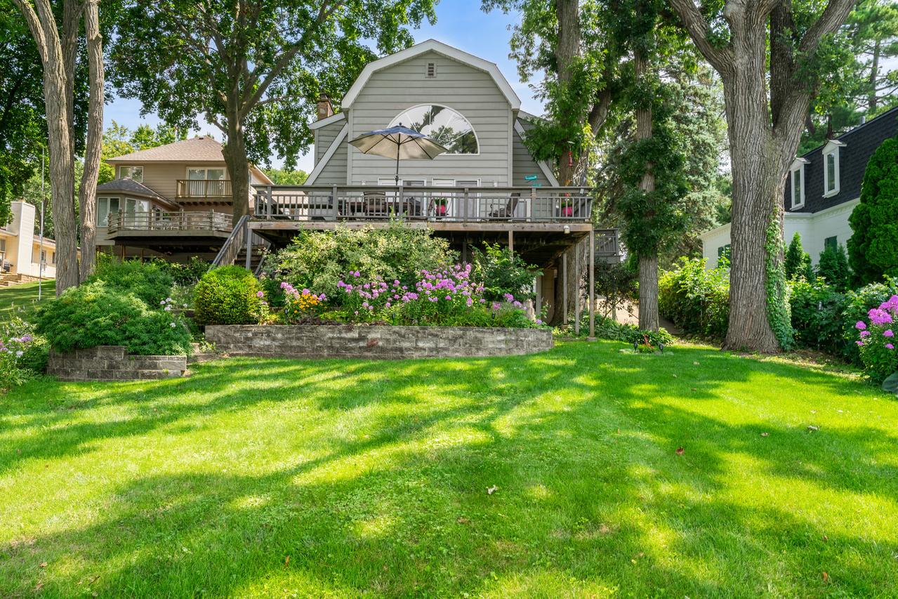 4923 E Lake Shore Dr., Wonder Lake, IL 60097