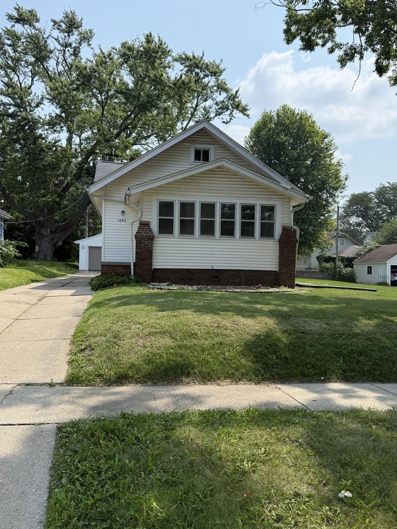 1606 23rd St., Rockford, IL 61108